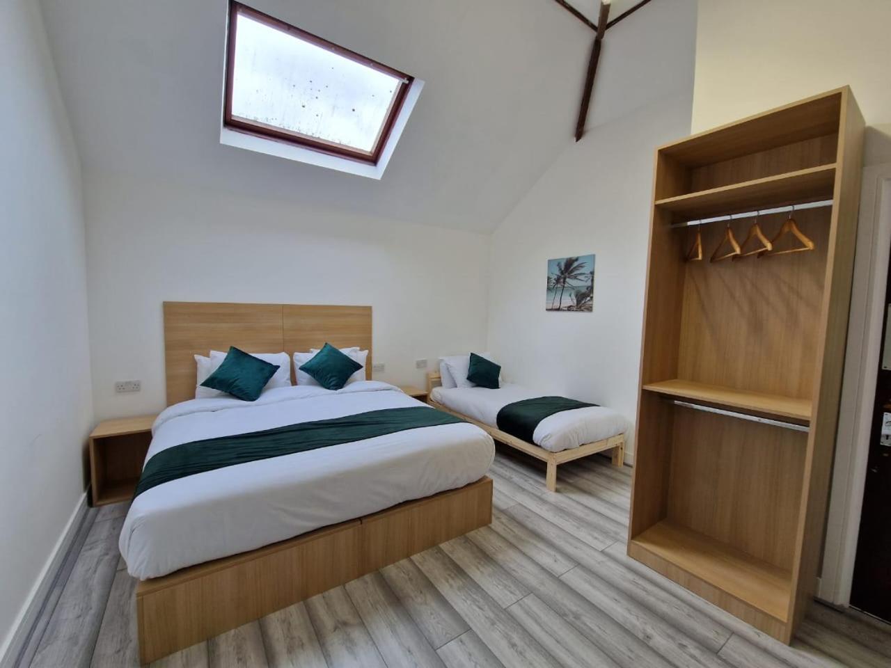 Crown House B&B *